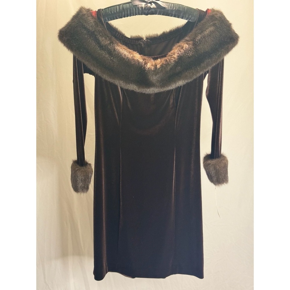 Speed Design Vintage Velvet Faux Fur Trim Off-Shoulder‎ Dress - Brown - Medium
